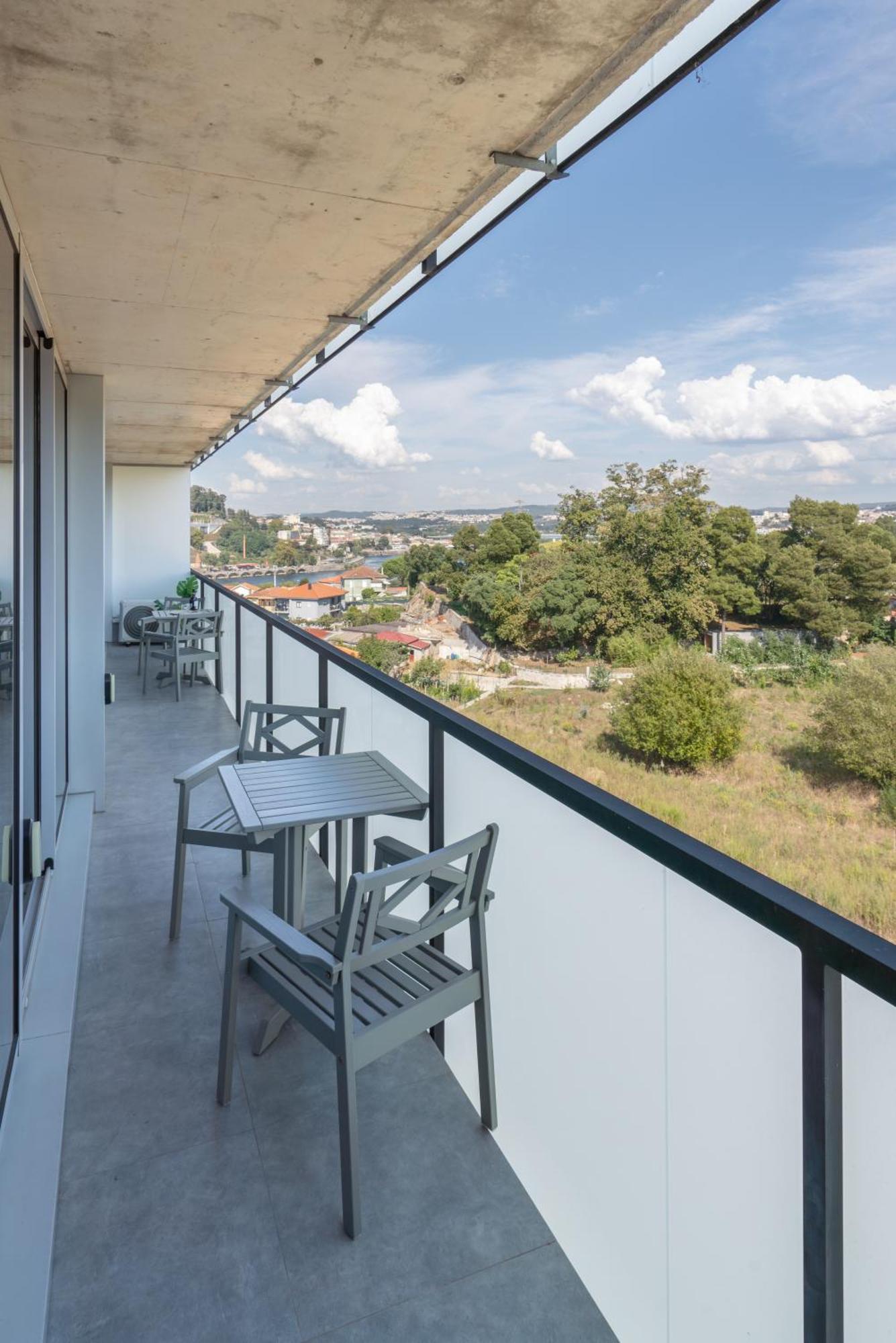 Host Wise - Luxurious Impressive Apartment - Balcony And Pool Vila Nova de Gaia Room photo